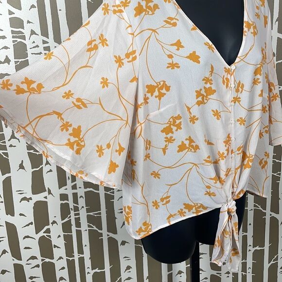 Mustard Floral Print Button / Tie Front Flutter Sleeve Top sz L - Picture 3 of 5